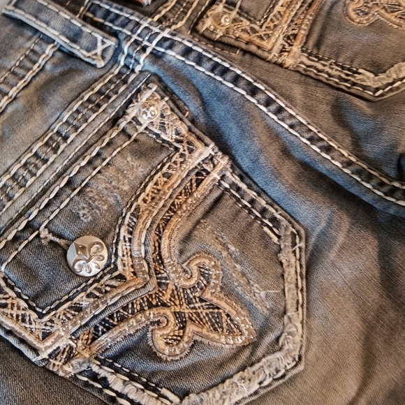 Rock Revival Betty Cropped Skinny Jeans - Picture 9 of 10